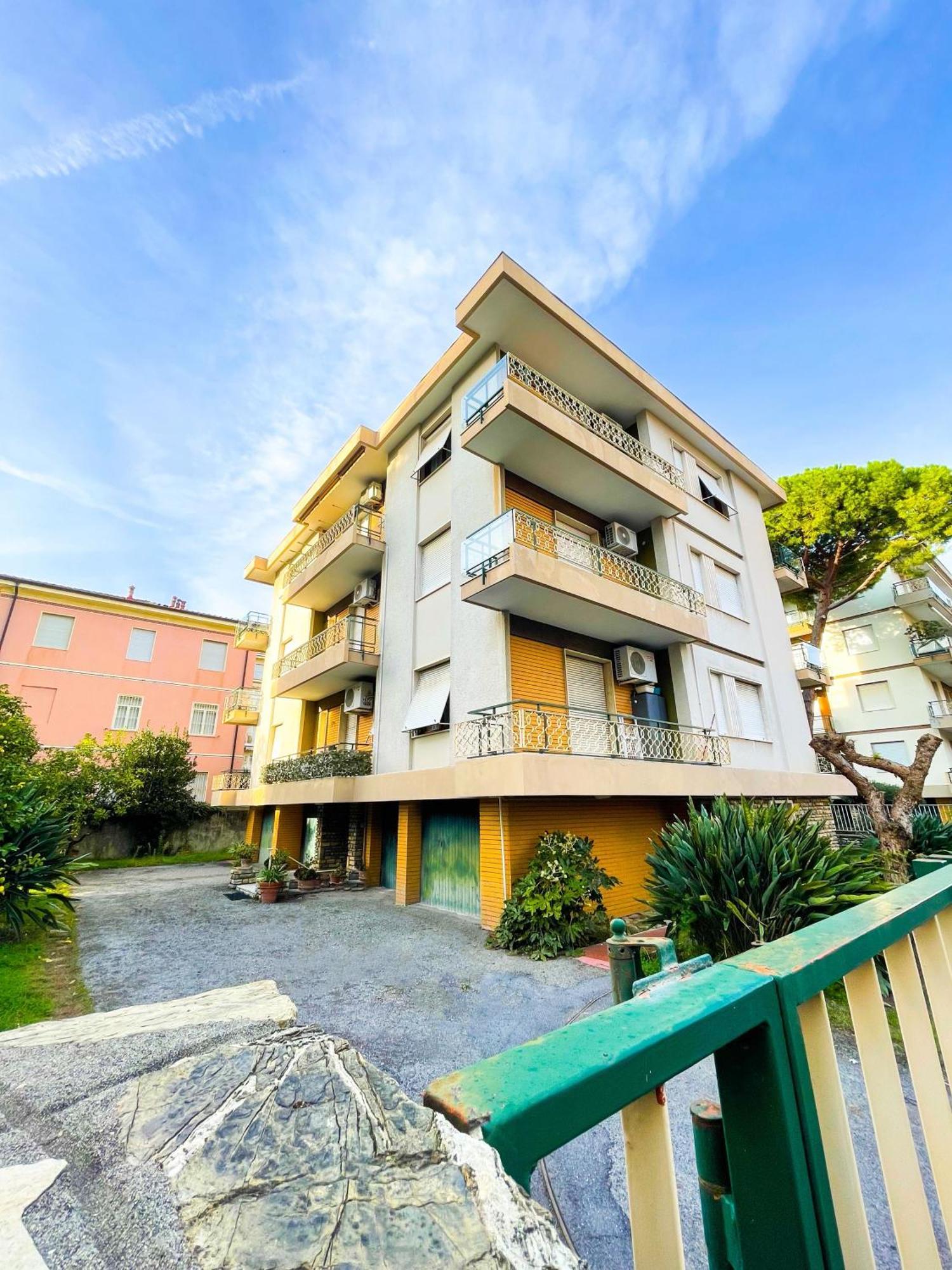 Casa Rosetta Apartment - Centrale - Parcheggio Privato - 200M Dal Mare Bordighera Esterno foto